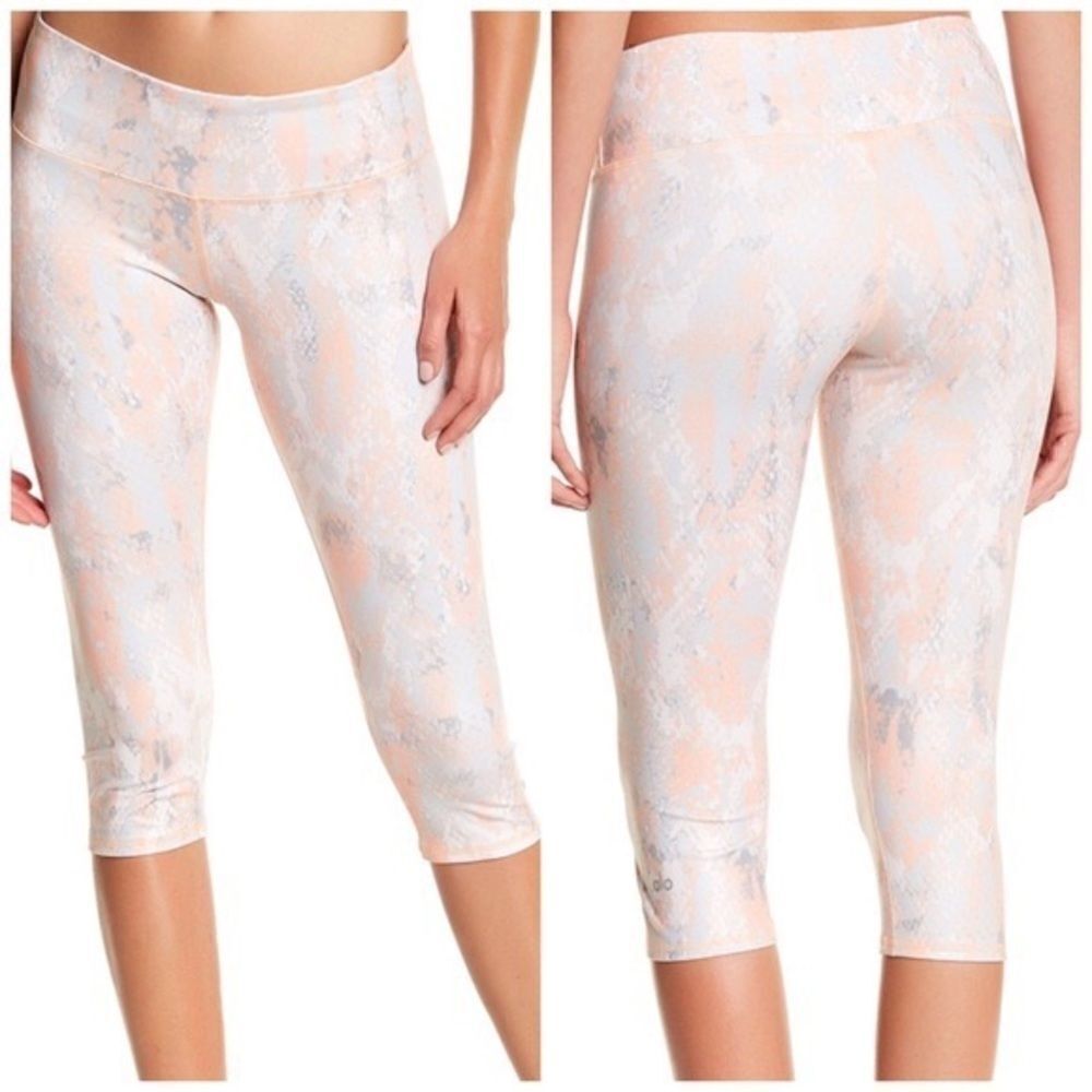 Alo Yoga Airbursh Capri Leggings - Tropical Peach Python